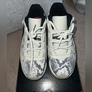 Jordan 11 Low “Lightbone Snakeskin”